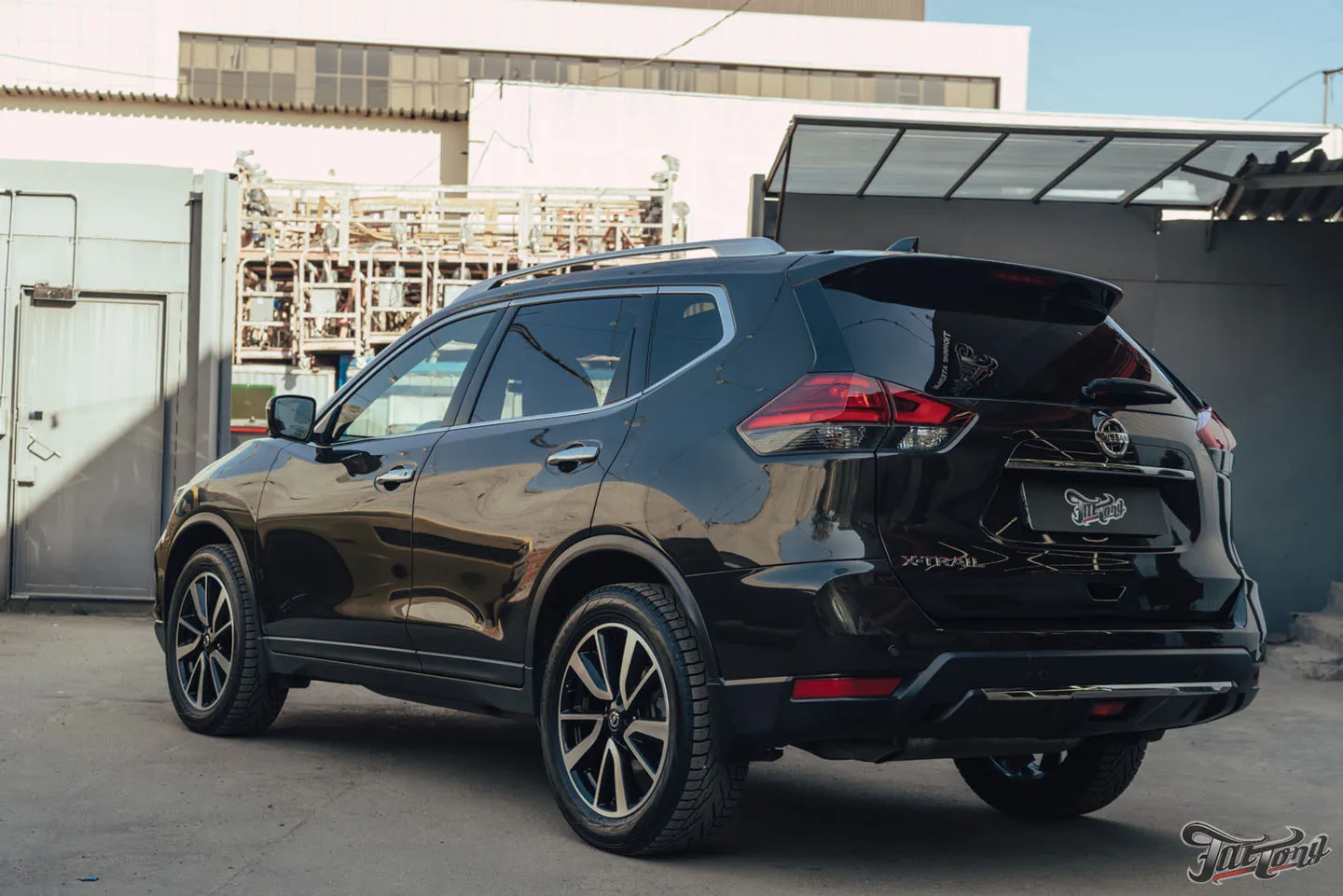 Полировка кузова с покрытием керамикой и мойка подкапотного пространства для Nissan X-trail